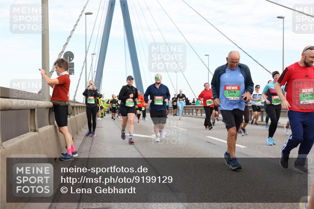 03.10.2025 - Köhlbrandbrückenlauf Lena Gebhardt http://msf.ph/oto/9199129 03.10.2025 15:37:19 Position 1 8502, 8472, 8339 meine-sportfotos.de