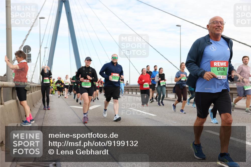 03.10.2025 - Köhlbrandbrückenlauf Lena Gebhardt http://msf.ph/oto/9199132 03.10.2025 15:37:20 Position 1 8472, 8502 meine-sportfotos.de