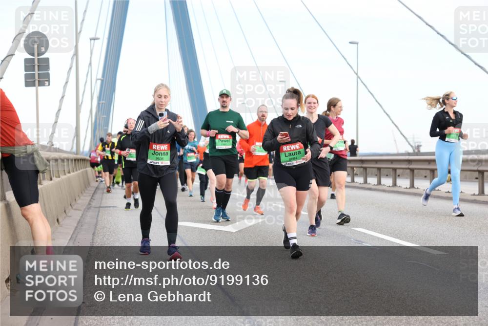 03.10.2025 - Köhlbrandbrückenlauf Lena Gebhardt http://msf.ph/oto/9199136 03.10.2025 15:37:23 Position 1 9636, 8684 meine-sportfotos.de