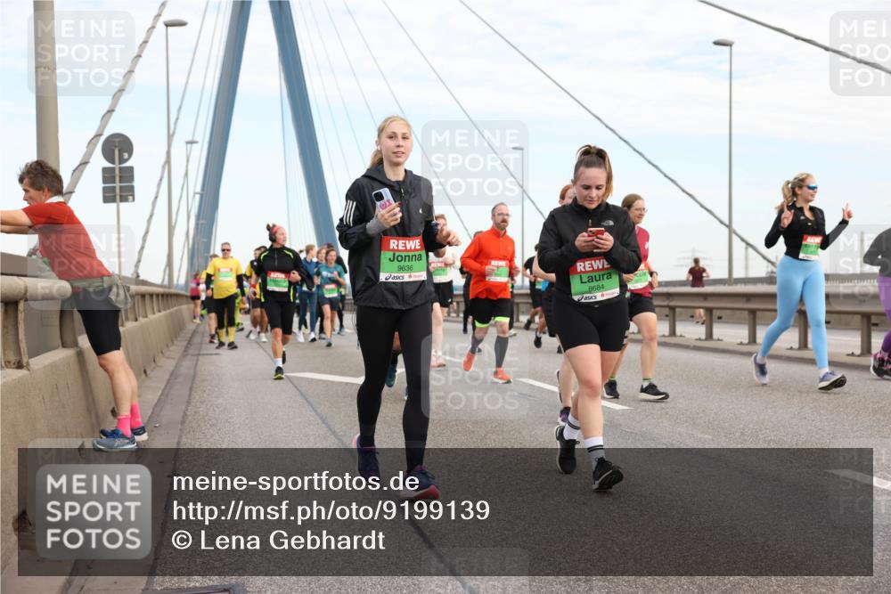 03.10.2025 - Köhlbrandbrückenlauf Lena Gebhardt http://msf.ph/oto/9199139 03.10.2025 15:37:24 Position 1 9636, 8684 meine-sportfotos.de