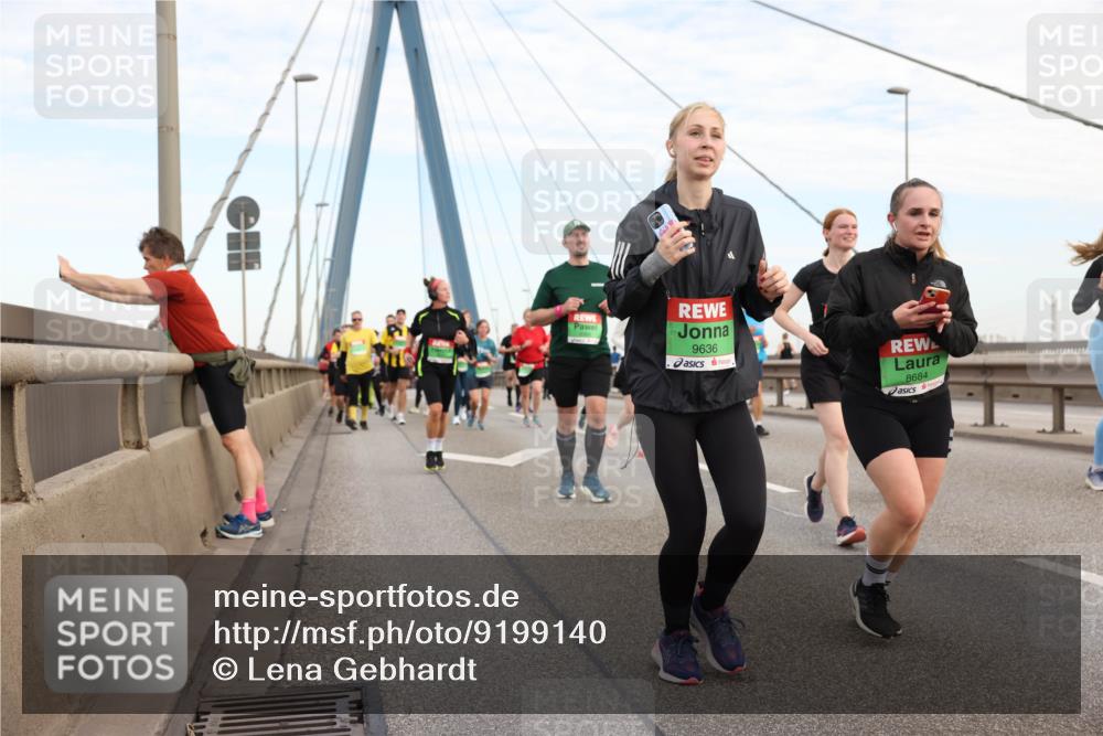 03.10.2025 - Köhlbrandbrückenlauf Lena Gebhardt http://msf.ph/oto/9199140 03.10.2025 15:37:25 Position 1 9636, 8684 meine-sportfotos.de