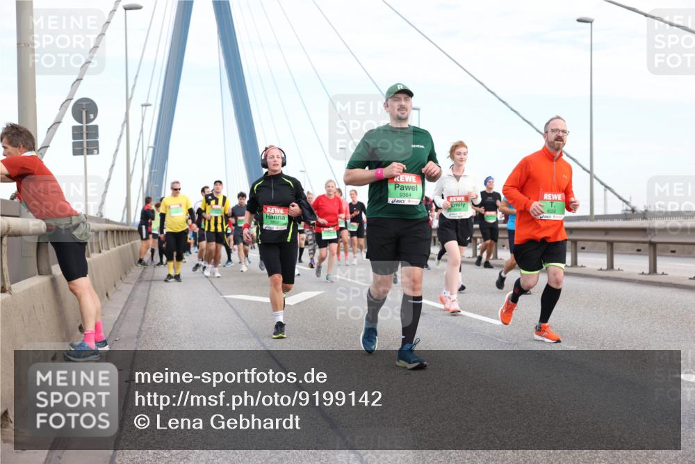 03.10.2025 - Köhlbrandbrückenlauf Lena Gebhardt http://msf.ph/oto/9199142 03.10.2025 15:37:26 Position 1 9364 meine-sportfotos.de