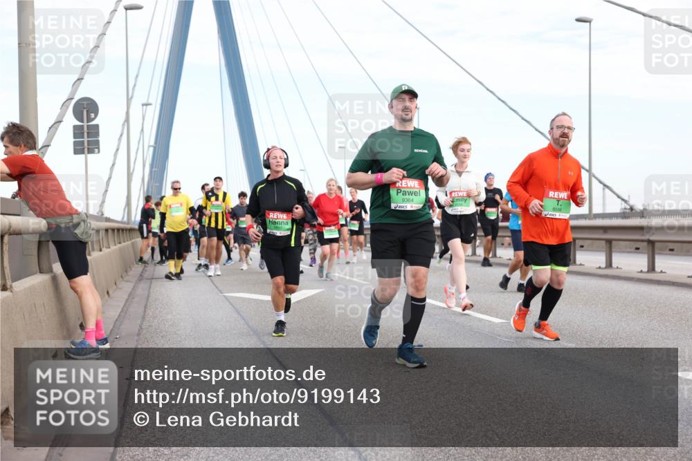 03.10.2025 - Köhlbrandbrückenlauf Lena Gebhardt http://msf.ph/oto/9199143 03.10.2025 15:37:26 Position 1 7837, 9364, 8556 meine-sportfotos.de