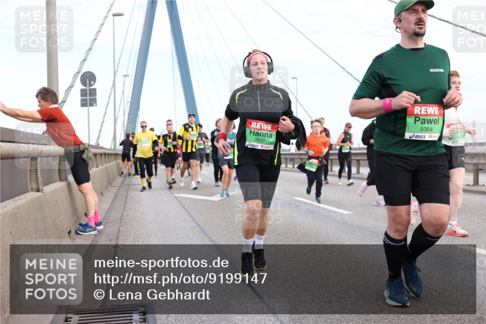 03.10.2025 - Köhlbrandbrückenlauf Lena Gebhardt http://msf.ph/oto/9199147 03.10.2025 15:37:27 Position 1 7837, 9364 meine-sportfotos.de