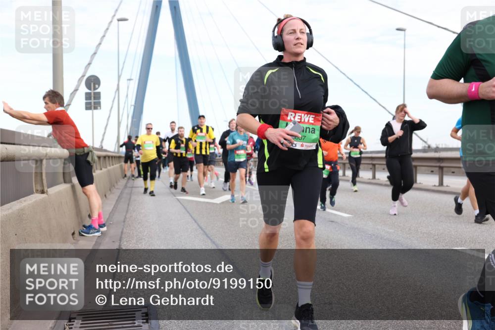 03.10.2025 - Köhlbrandbrückenlauf Lena Gebhardt http://msf.ph/oto/9199150 03.10.2025 15:37:27 Position 1 037 meine-sportfotos.de