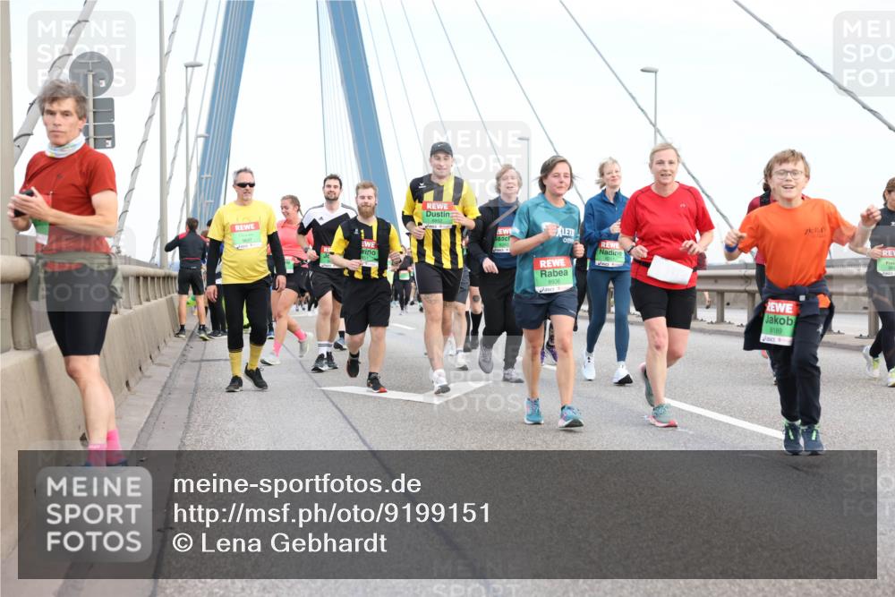 03.10.2025 - Köhlbrandbrückenlauf Lena Gebhardt http://msf.ph/oto/9199151 03.10.2025 15:37:28 Position 1 8261, 8936, 8189 meine-sportfotos.de