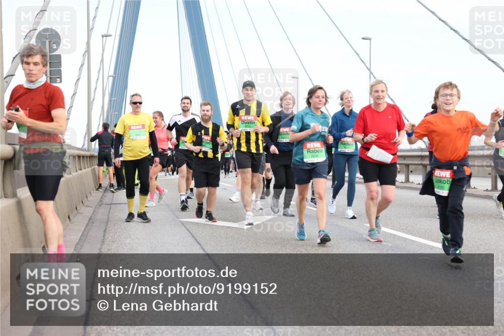 03.10.2025 - Köhlbrandbrückenlauf Lena Gebhardt http://msf.ph/oto/9199152 03.10.2025 15:37:28 Position 1 9697, 8936, 8189 meine-sportfotos.de