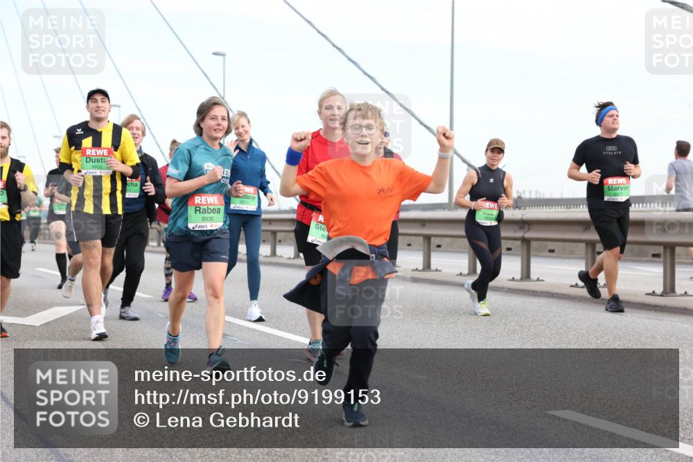 03.10.2025 - Köhlbrandbrückenlauf Lena Gebhardt http://msf.ph/oto/9199153 03.10.2025 15:37:29 Position 1 8852, 8261, 89, 8936 meine-sportfotos.de