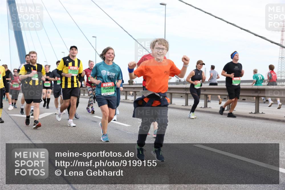 03.10.2025 - Köhlbrandbrückenlauf Lena Gebhardt http://msf.ph/oto/9199155 03.10.2025 15:37:29 Position 1 8936 meine-sportfotos.de
