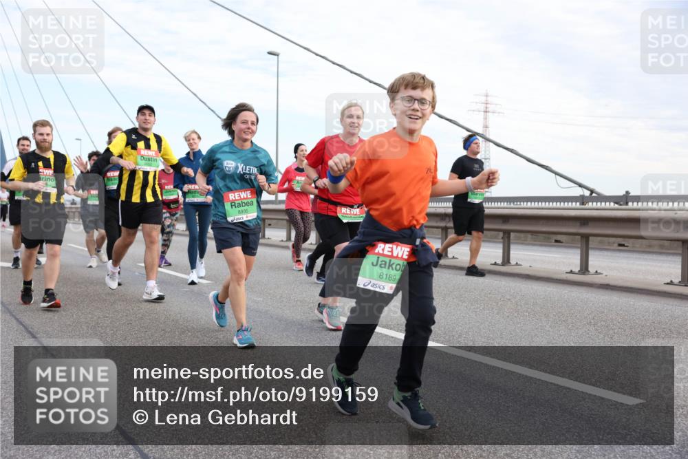 03.10.2025 - Köhlbrandbrückenlauf Lena Gebhardt http://msf.ph/oto/9199159 03.10.2025 15:37:30 Position 1 8936, 8189 meine-sportfotos.de