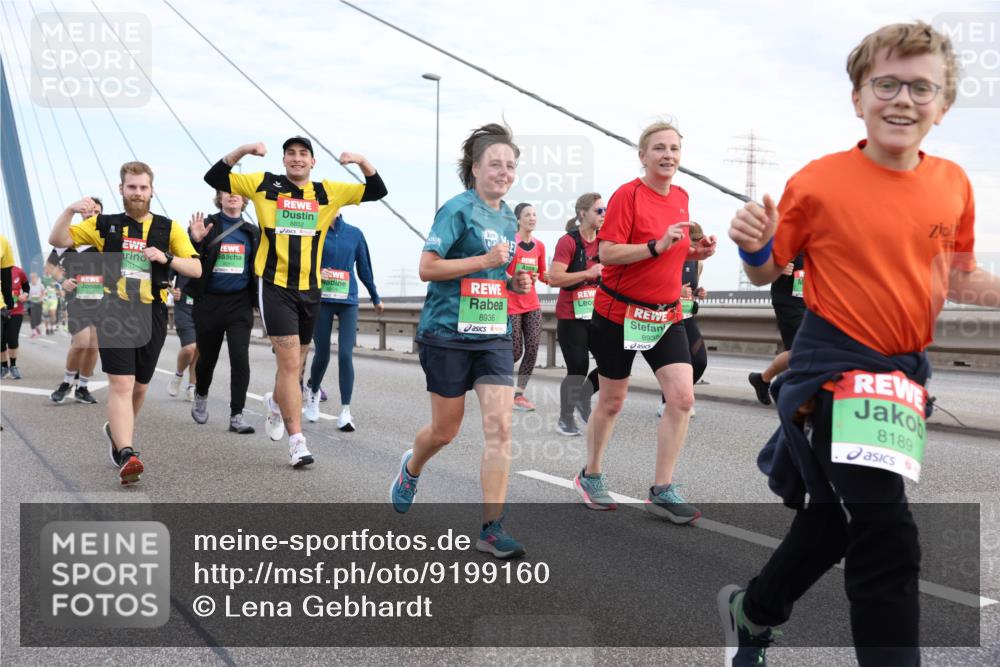 03.10.2025 - Köhlbrandbrückenlauf Lena Gebhardt http://msf.ph/oto/9199160 03.10.2025 15:37:30 Position 1 8851, 8852, 8936, 8935, 8189 meine-sportfotos.de