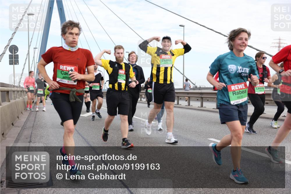 03.10.2025 - Köhlbrandbrückenlauf Lena Gebhardt http://msf.ph/oto/9199163 03.10.2025 15:37:31 Position 1 8299, 8852, 8936 meine-sportfotos.de