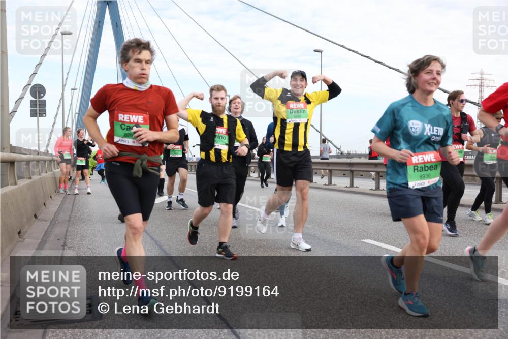 03.10.2025 - Köhlbrandbrückenlauf Lena Gebhardt http://msf.ph/oto/9199164 03.10.2025 15:37:31 Position 1 829, 8852, 8936 meine-sportfotos.de