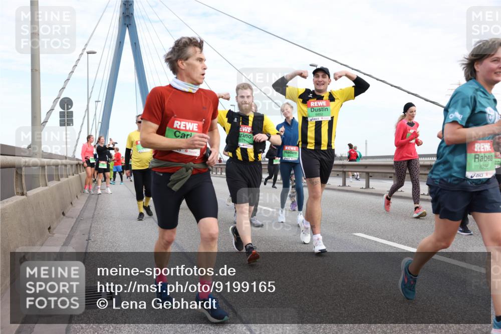 03.10.2025 - Köhlbrandbrückenlauf Lena Gebhardt http://msf.ph/oto/9199165 03.10.2025 15:37:31 Position 1 8852, 8936 meine-sportfotos.de