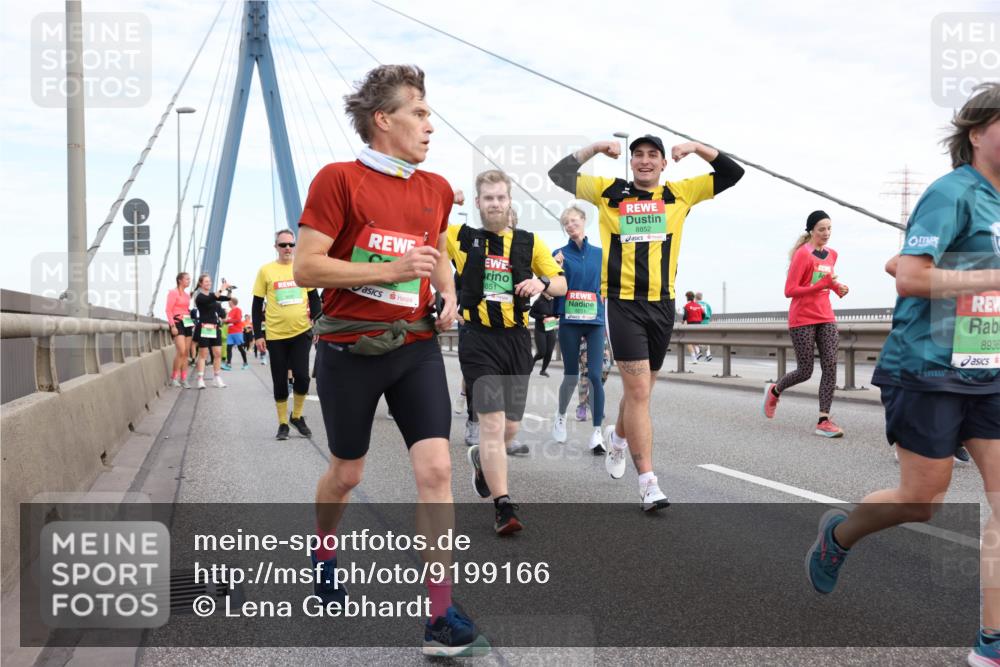 03.10.2025 - Köhlbrandbrückenlauf Lena Gebhardt http://msf.ph/oto/9199166 03.10.2025 15:37:31 Position 1 851, 8852, 8936 meine-sportfotos.de