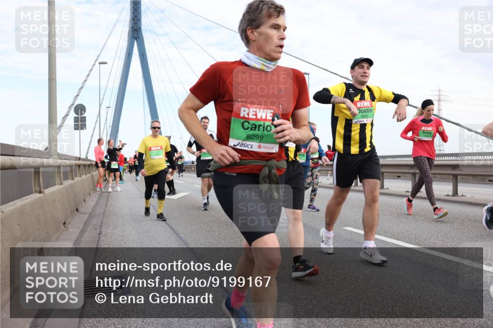 03.10.2025 - Köhlbrandbrückenlauf Lena Gebhardt http://msf.ph/oto/9199167 03.10.2025 15:37:31 Position 1 8299, 8852 meine-sportfotos.de