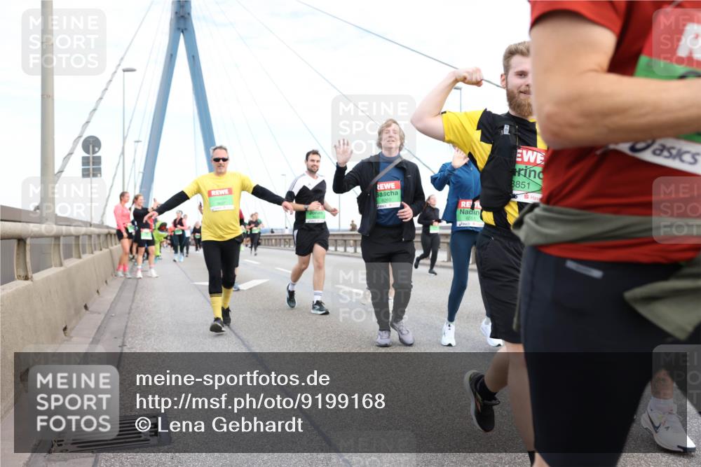 03.10.2025 - Köhlbrandbrückenlauf Lena Gebhardt http://msf.ph/oto/9199168 03.10.2025 15:37:32 Position 1 8260, 8851, 8261 meine-sportfotos.de