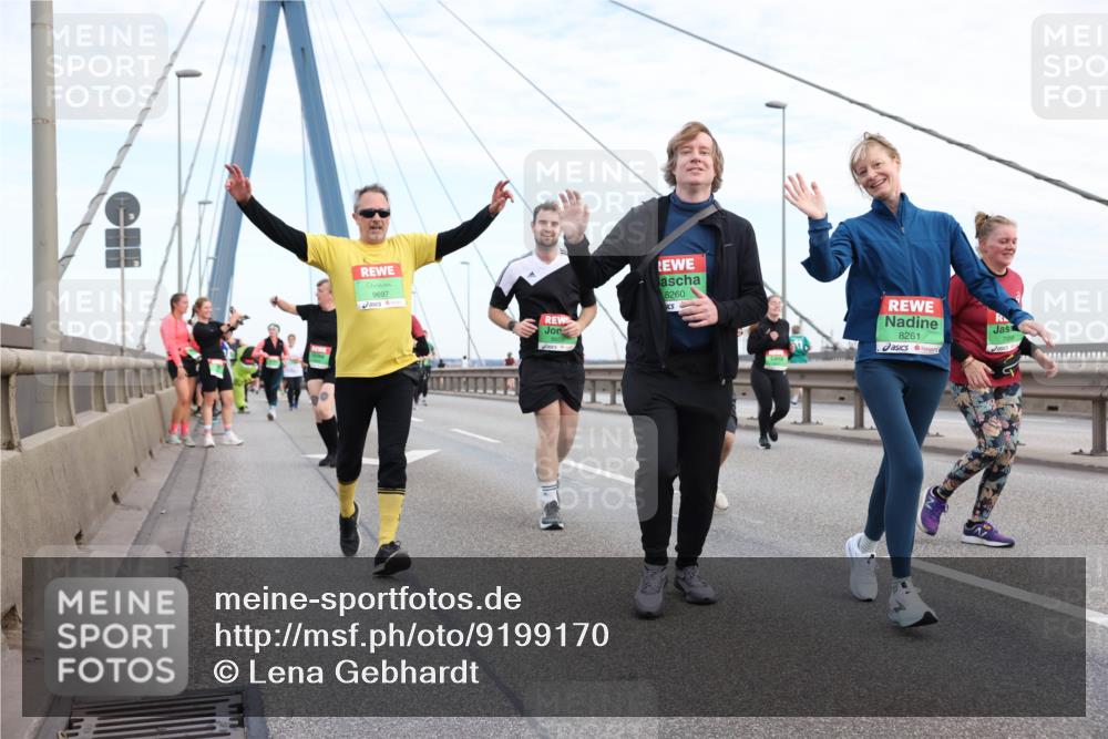 03.10.2025 - Köhlbrandbrückenlauf Lena Gebhardt http://msf.ph/oto/9199170 03.10.2025 15:37:32 Position 1 9697, 8260, 8261, 7988 meine-sportfotos.de