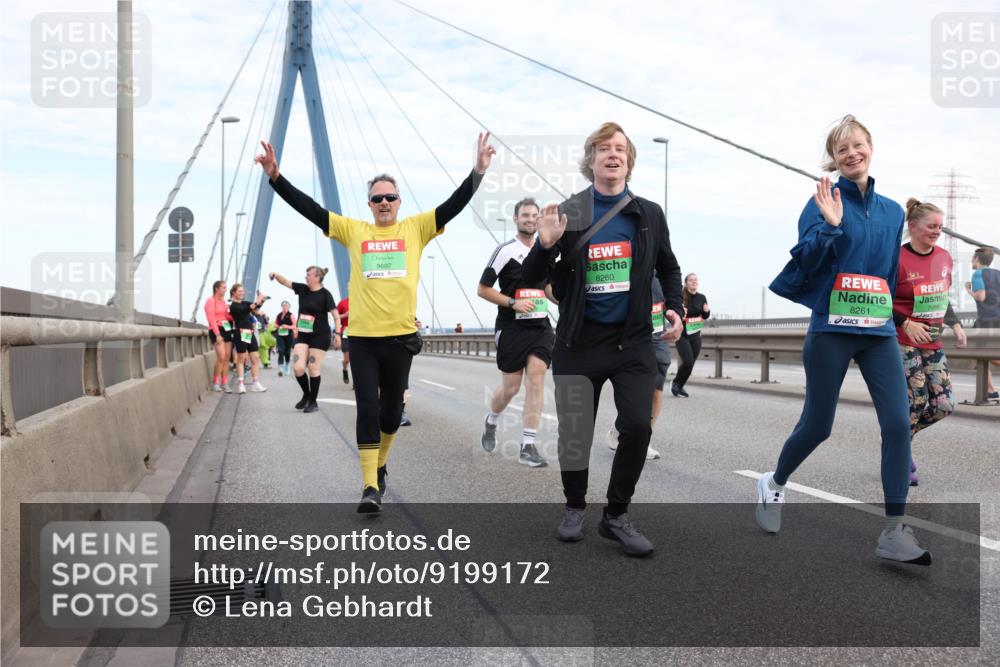 03.10.2025 - Köhlbrandbrückenlauf Lena Gebhardt http://msf.ph/oto/9199172 03.10.2025 15:37:33 Position 1 9697, 8260, 8261 meine-sportfotos.de