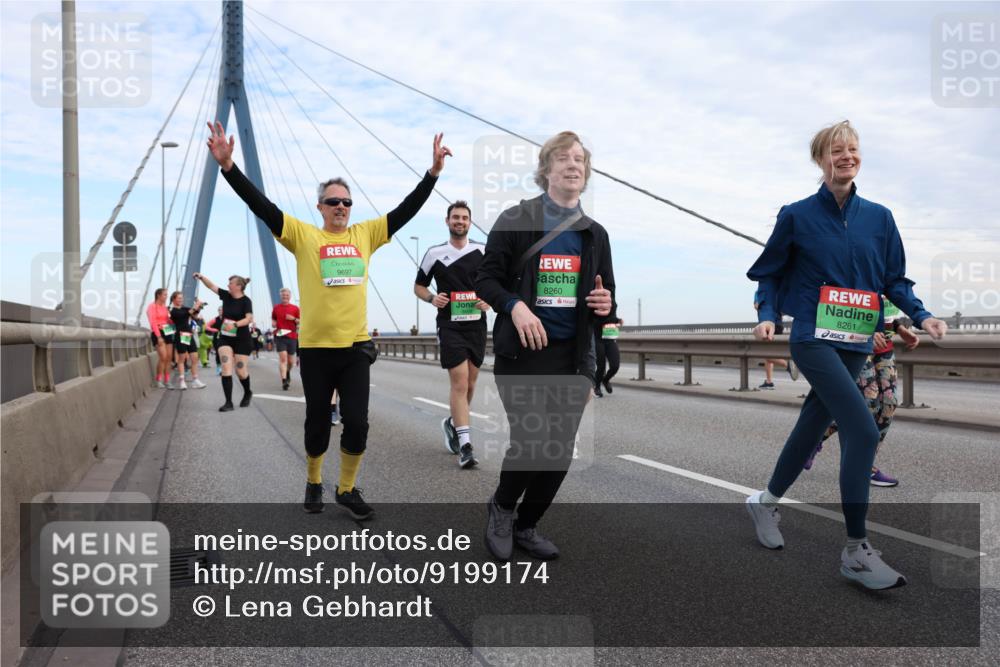 03.10.2025 - Köhlbrandbrückenlauf Lena Gebhardt http://msf.ph/oto/9199174 03.10.2025 15:37:33 Position 1 9697, 8260, 8261 meine-sportfotos.de