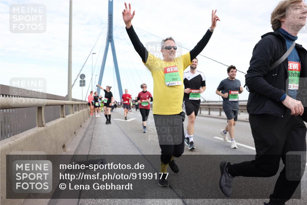 03.10.2025 - Köhlbrandbrückenlauf Lena Gebhardt http://msf.ph/oto/9199177 03.10.2025 15:37:34 Position 1 9697, 8260 meine-sportfotos.de