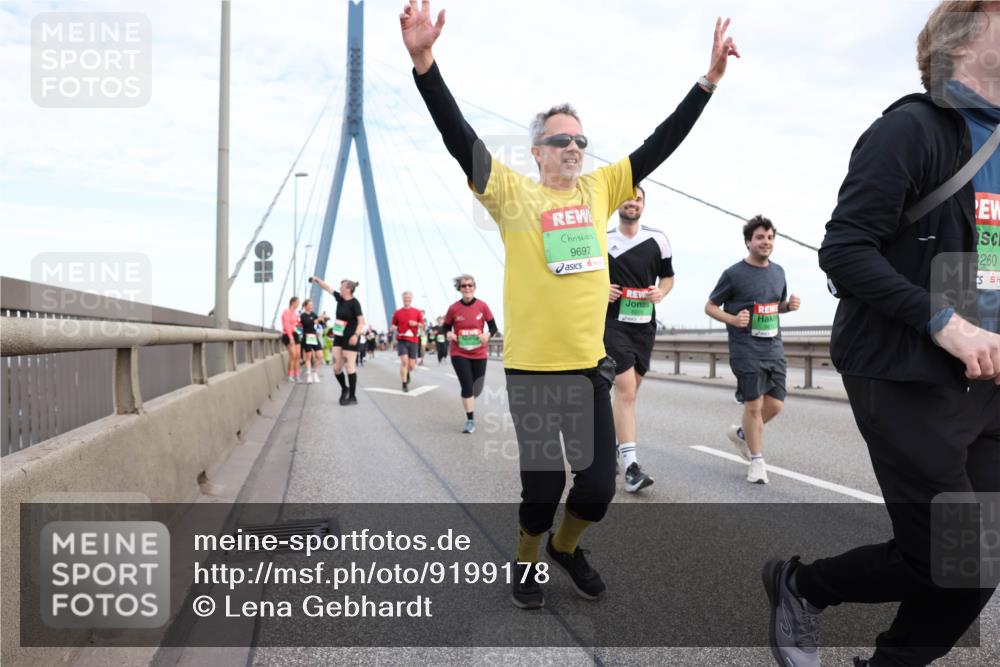 03.10.2025 - Köhlbrandbrückenlauf Lena Gebhardt http://msf.ph/oto/9199178 03.10.2025 15:37:34 Position 1 9697, 260 meine-sportfotos.de