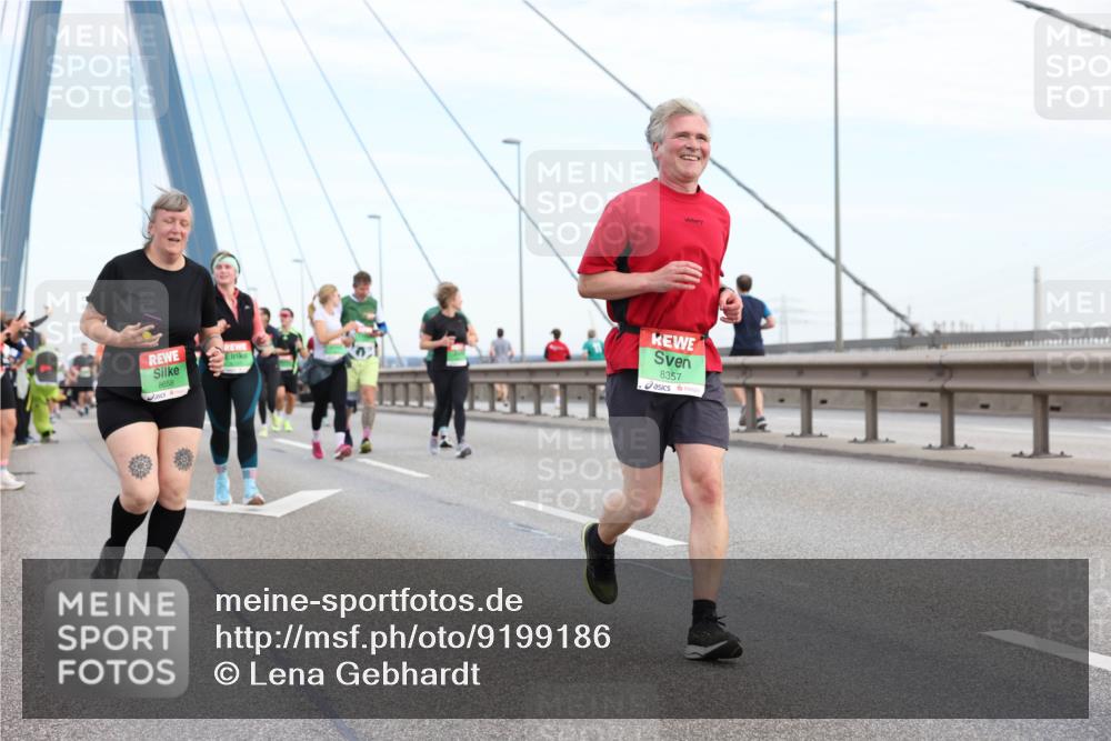03.10.2025 - Köhlbrandbrückenlauf Lena Gebhardt http://msf.ph/oto/9199186 03.10.2025 15:37:36 Position 1 8658, 8357 meine-sportfotos.de
