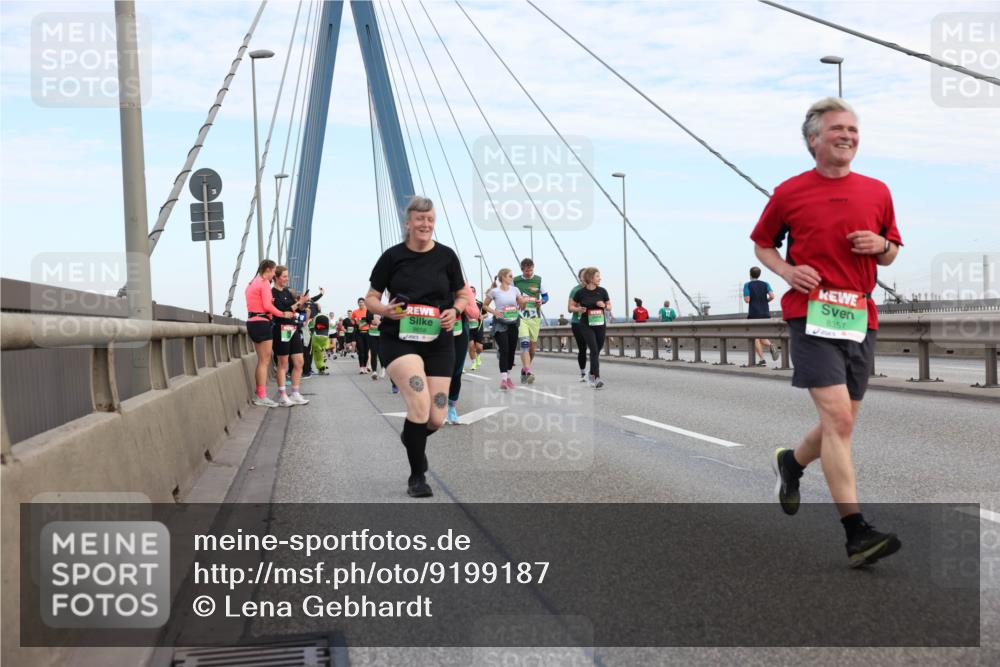 03.10.2025 - Köhlbrandbrückenlauf Lena Gebhardt http://msf.ph/oto/9199187 03.10.2025 15:37:36 Position 1 8658, 8357 meine-sportfotos.de
