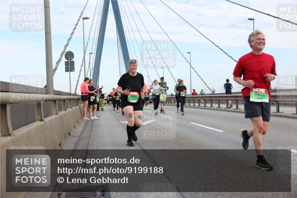 03.10.2025 - Köhlbrandbrückenlauf Lena Gebhardt http://msf.ph/oto/9199188 03.10.2025 15:37:36 Position 1 8357 meine-sportfotos.de