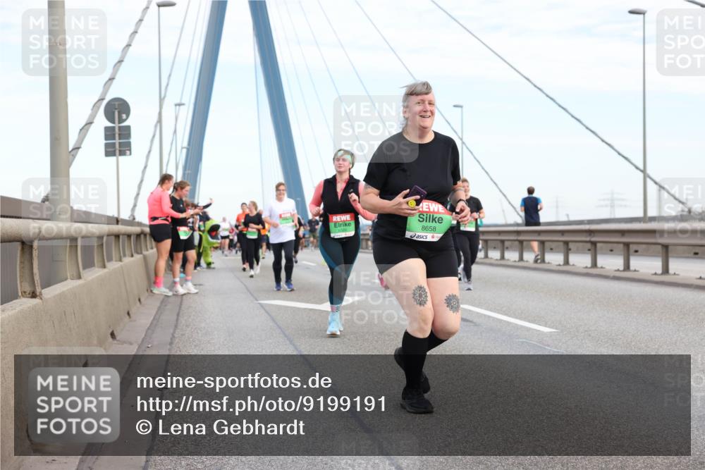 03.10.2025 - Köhlbrandbrückenlauf Lena Gebhardt http://msf.ph/oto/9199191 03.10.2025 15:37:37 Position 1 8658 meine-sportfotos.de