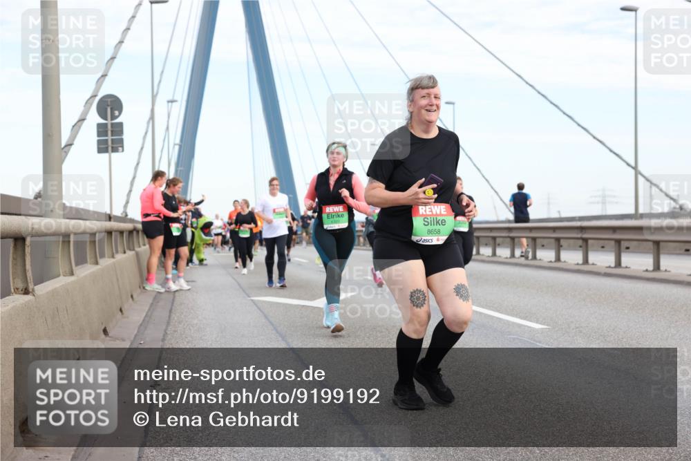 03.10.2025 - Köhlbrandbrückenlauf Lena Gebhardt http://msf.ph/oto/9199192 03.10.2025 15:37:37 Position 1 8658 meine-sportfotos.de