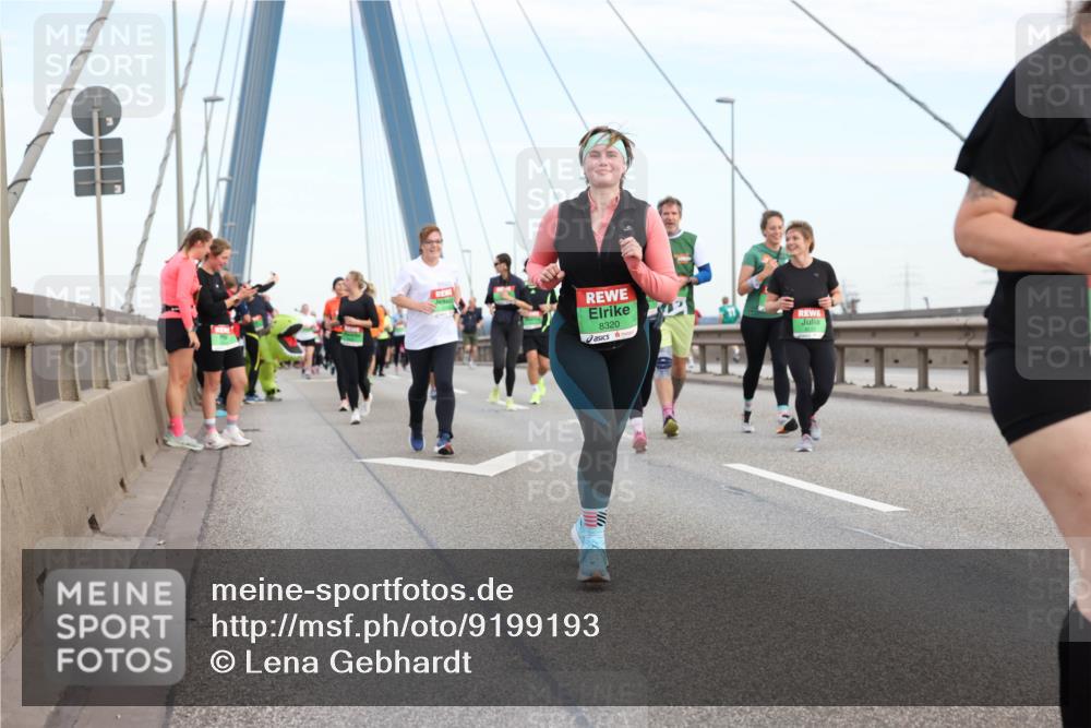03.10.2025 - Köhlbrandbrückenlauf Lena Gebhardt http://msf.ph/oto/9199193 03.10.2025 15:37:38 Position 1 8320 meine-sportfotos.de