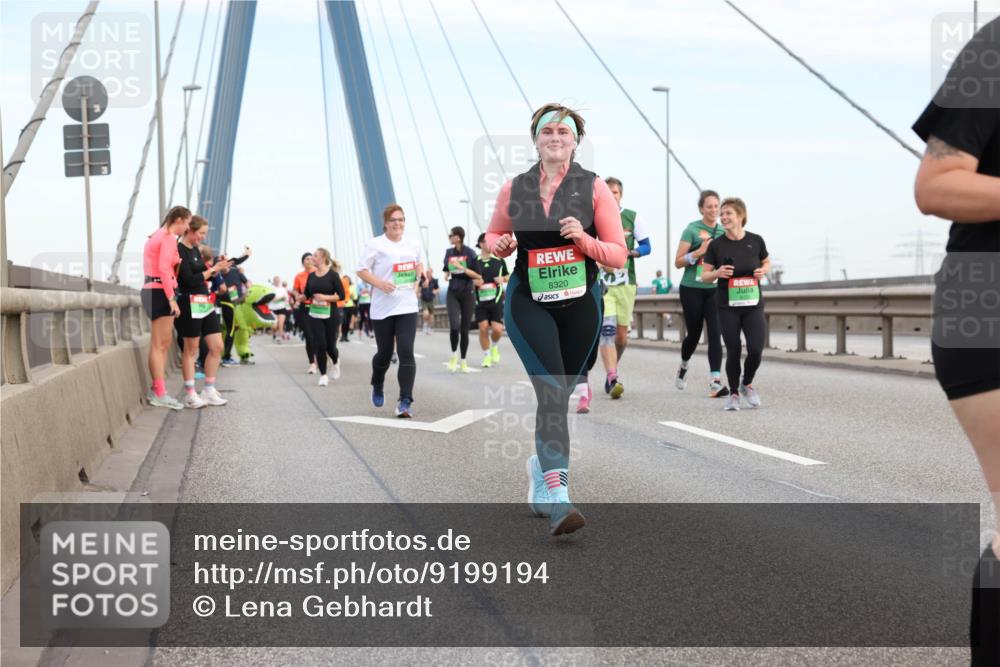 03.10.2025 - Köhlbrandbrückenlauf Lena Gebhardt http://msf.ph/oto/9199194 03.10.2025 15:37:38 Position 1 8320 meine-sportfotos.de