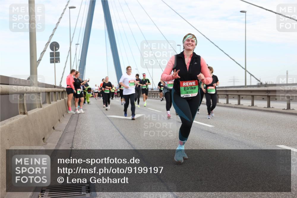 03.10.2025 - Köhlbrandbrückenlauf Lena Gebhardt http://msf.ph/oto/9199197 03.10.2025 15:37:39 Position 1 8320 meine-sportfotos.de