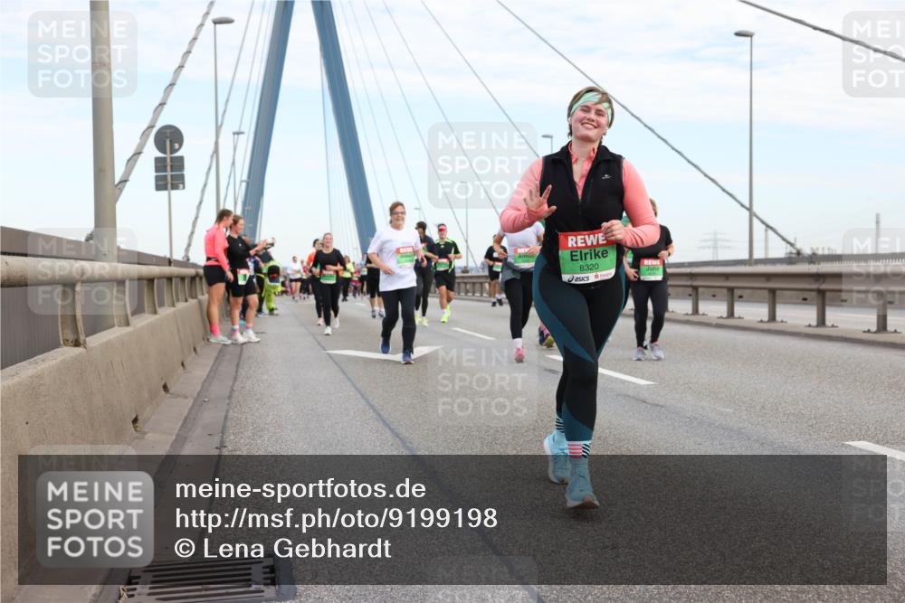 03.10.2025 - Köhlbrandbrückenlauf Lena Gebhardt http://msf.ph/oto/9199198 03.10.2025 15:37:39 Position 1 8320 meine-sportfotos.de