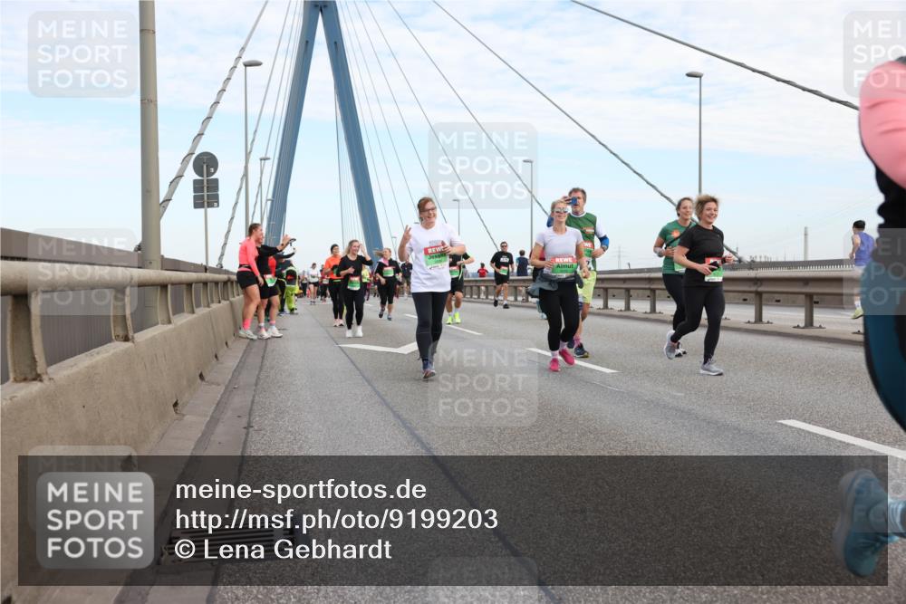 03.10.2025 - Köhlbrandbrückenlauf Lena Gebhardt http://msf.ph/oto/9199203 03.10.2025 15:37:40 Position 1  meine-sportfotos.de