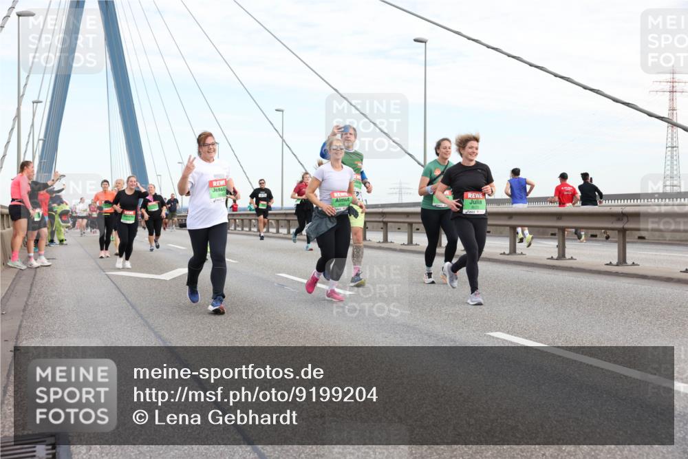 03.10.2025 - Köhlbrandbrückenlauf Lena Gebhardt http://msf.ph/oto/9199204 03.10.2025 15:37:40 Position 1  meine-sportfotos.de