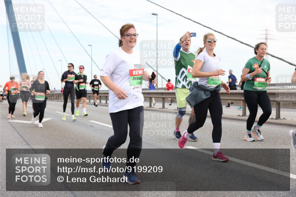 03.10.2025 - Köhlbrandbrückenlauf Lena Gebhardt http://msf.ph/oto/9199209 03.10.2025 15:37:41 Position 1 953, 9436, 8090 meine-sportfotos.de