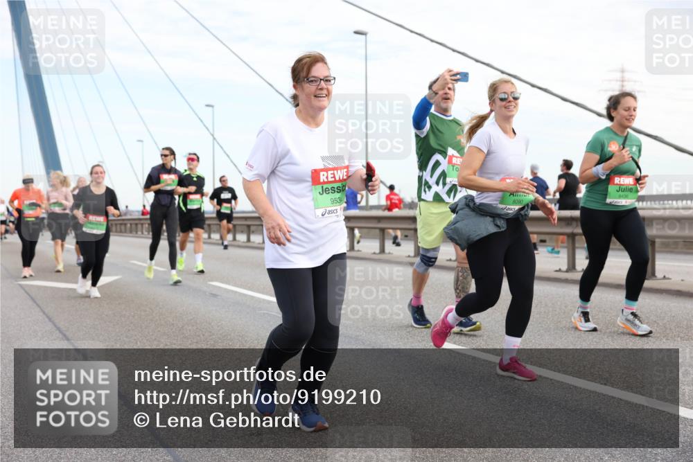 03.10.2025 - Köhlbrandbrückenlauf Lena Gebhardt http://msf.ph/oto/9199210 03.10.2025 15:37:42 Position 1 953, 9436, 8090 meine-sportfotos.de