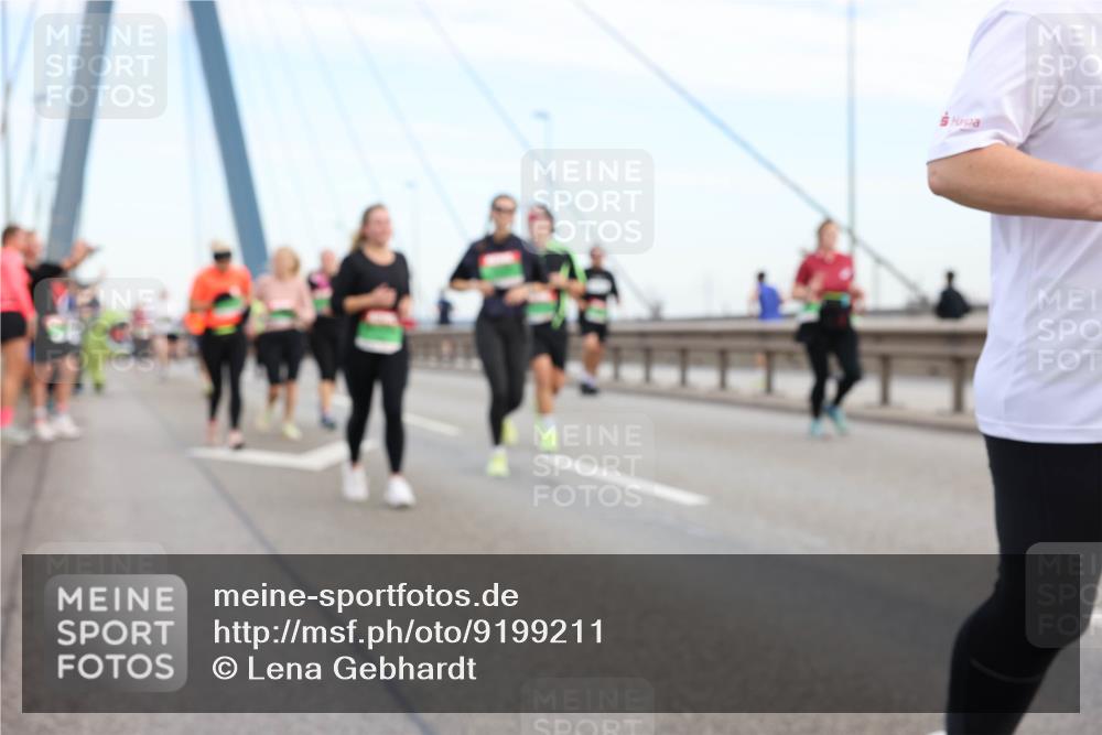 03.10.2025 - Köhlbrandbrückenlauf Lena Gebhardt http://msf.ph/oto/9199211 03.10.2025 15:37:42 Position 1  meine-sportfotos.de