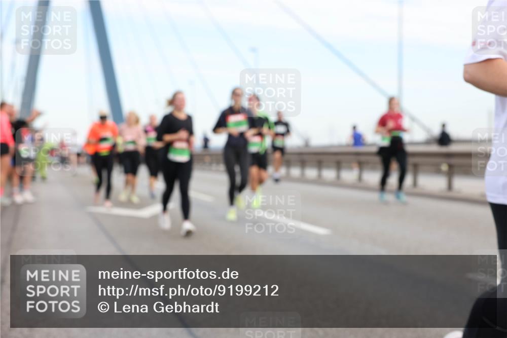 03.10.2025 - Köhlbrandbrückenlauf Lena Gebhardt http://msf.ph/oto/9199212 03.10.2025 15:37:42 Position 1  meine-sportfotos.de
