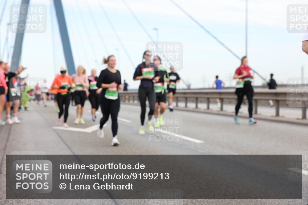 03.10.2025 - Köhlbrandbrückenlauf Lena Gebhardt http://msf.ph/oto/9199213 03.10.2025 15:37:42 Position 1  meine-sportfotos.de