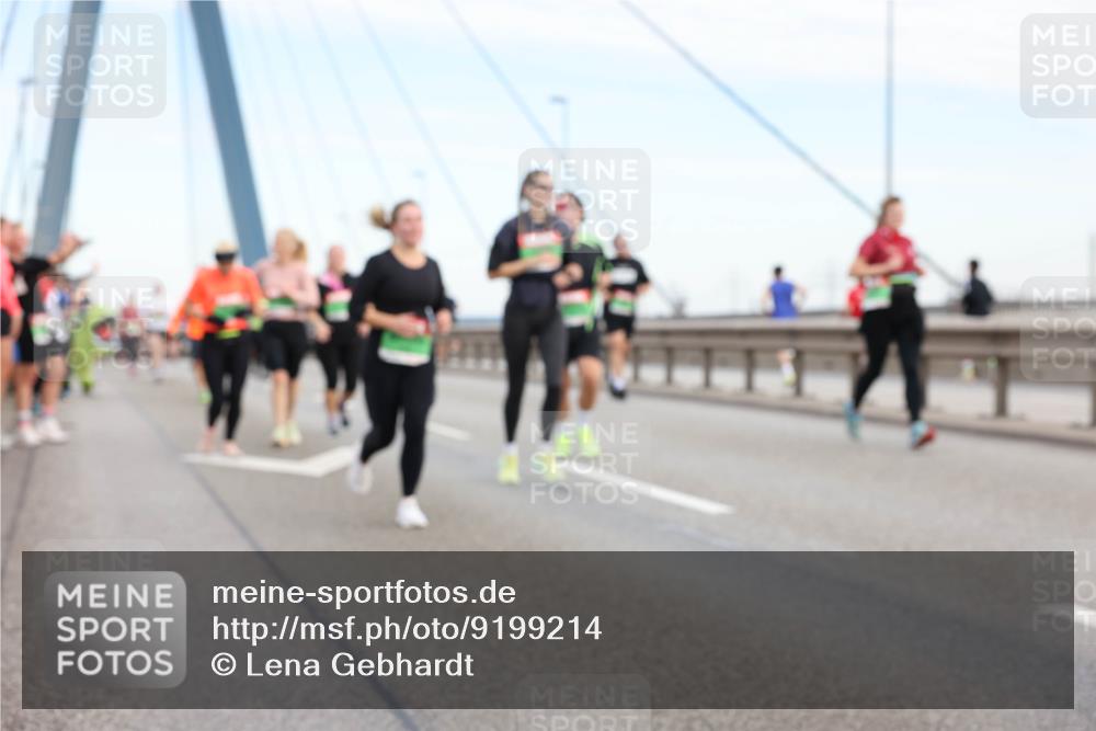03.10.2025 - Köhlbrandbrückenlauf Lena Gebhardt http://msf.ph/oto/9199214 03.10.2025 15:37:42 Position 1  meine-sportfotos.de
