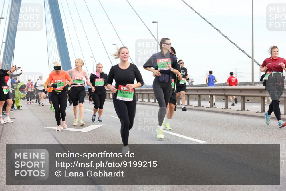 03.10.2025 - Köhlbrandbrückenlauf Lena Gebhardt http://msf.ph/oto/9199215 03.10.2025 15:37:42 Position 1 8402, 82, 7 meine-sportfotos.de