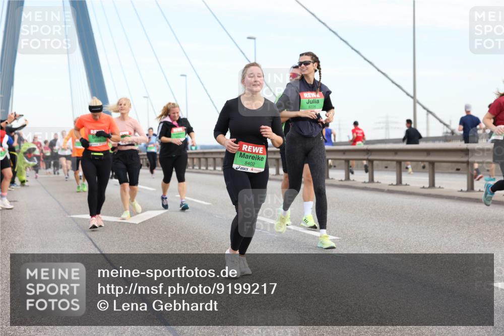 03.10.2025 - Köhlbrandbrückenlauf Lena Gebhardt http://msf.ph/oto/9199217 03.10.2025 15:37:43 Position 1 8402, 8226 meine-sportfotos.de
