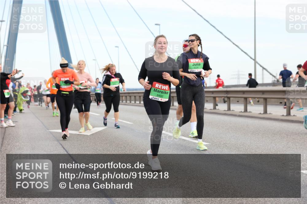 03.10.2025 - Köhlbrandbrückenlauf Lena Gebhardt http://msf.ph/oto/9199218 03.10.2025 15:37:43 Position 1 8402, 8226 meine-sportfotos.de