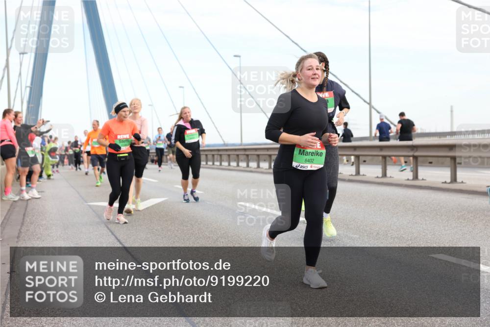03.10.2025 - Köhlbrandbrückenlauf Lena Gebhardt http://msf.ph/oto/9199220 03.10.2025 15:37:44 Position 1 8402 meine-sportfotos.de