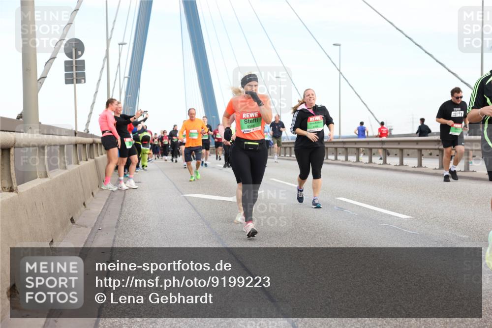 03.10.2025 - Köhlbrandbrückenlauf Lena Gebhardt http://msf.ph/oto/9199223 03.10.2025 15:37:44 Position 1 8588, 8454 meine-sportfotos.de