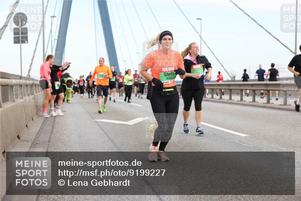 03.10.2025 - Köhlbrandbrückenlauf Lena Gebhardt http://msf.ph/oto/9199227 03.10.2025 15:37:45 Position 1 8588 meine-sportfotos.de