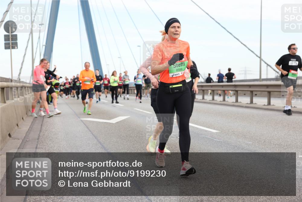 03.10.2025 - Köhlbrandbrückenlauf Lena Gebhardt http://msf.ph/oto/9199230 03.10.2025 15:37:46 Position 1 8588 meine-sportfotos.de